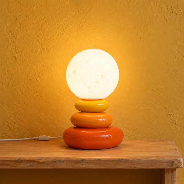 Lampe à poser galets empilés en céramique, globe effet lune