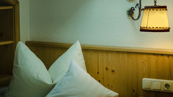 Applique murale bois : essences, styles et conseils pour bien choisir