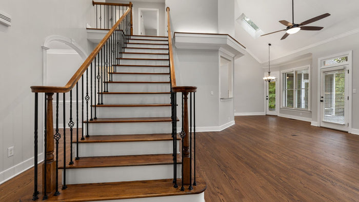 Appliques dans un grand volume : cage d'escalier et double hauteur