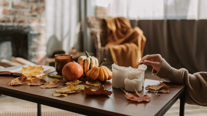 Décoration d'automne : lumières chaudes et matières