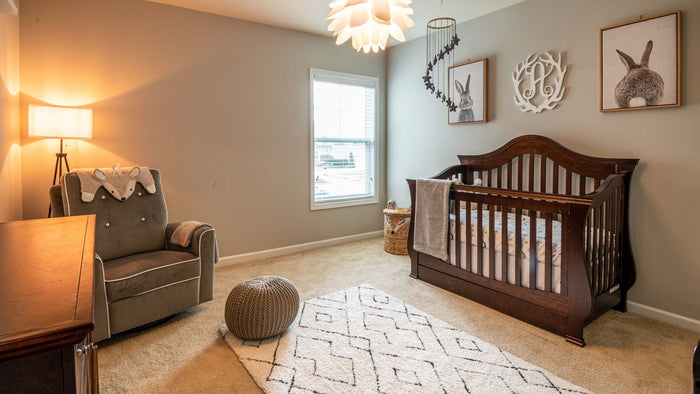 Éclairer une chambre de bébé : veilleuse, lumière douce et sécurité