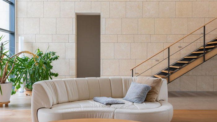 Les couleurs du travertin : beige, noyer, gris, noir