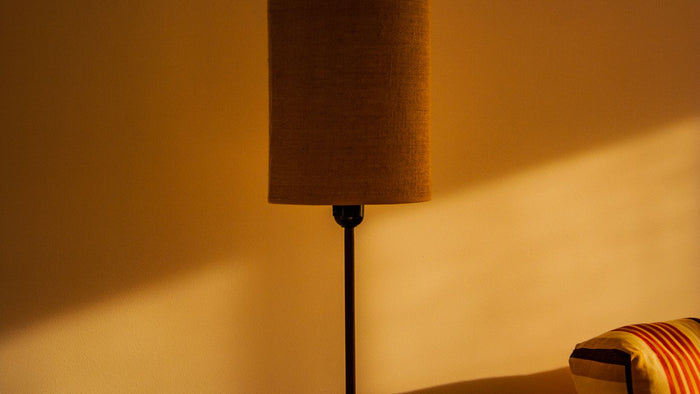 Luminaire et chaleur : bois, rotin, papier et tissu, les bons réflexes