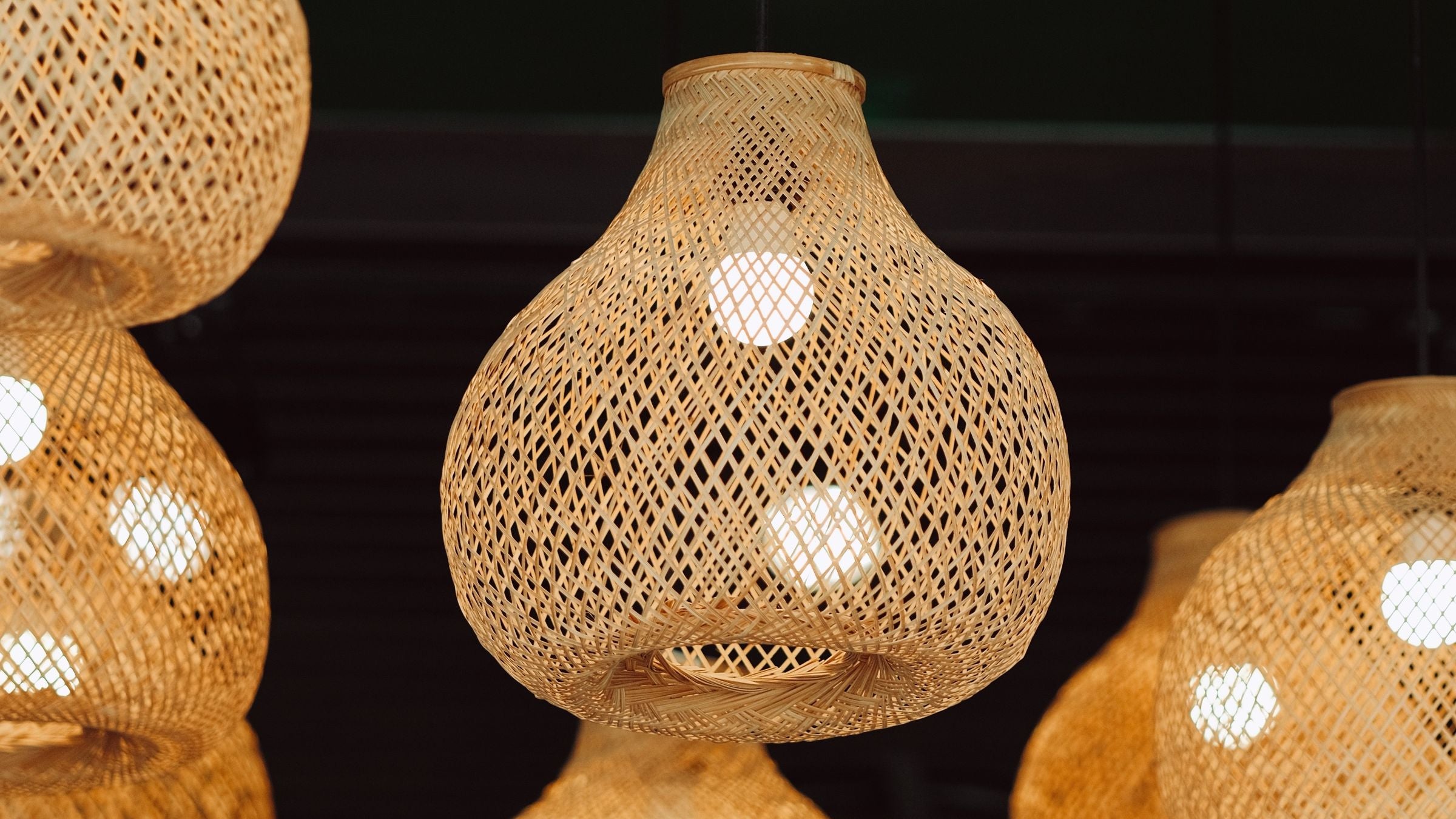 Luminaires en bambou et rotin tressé — collection Lumiverra