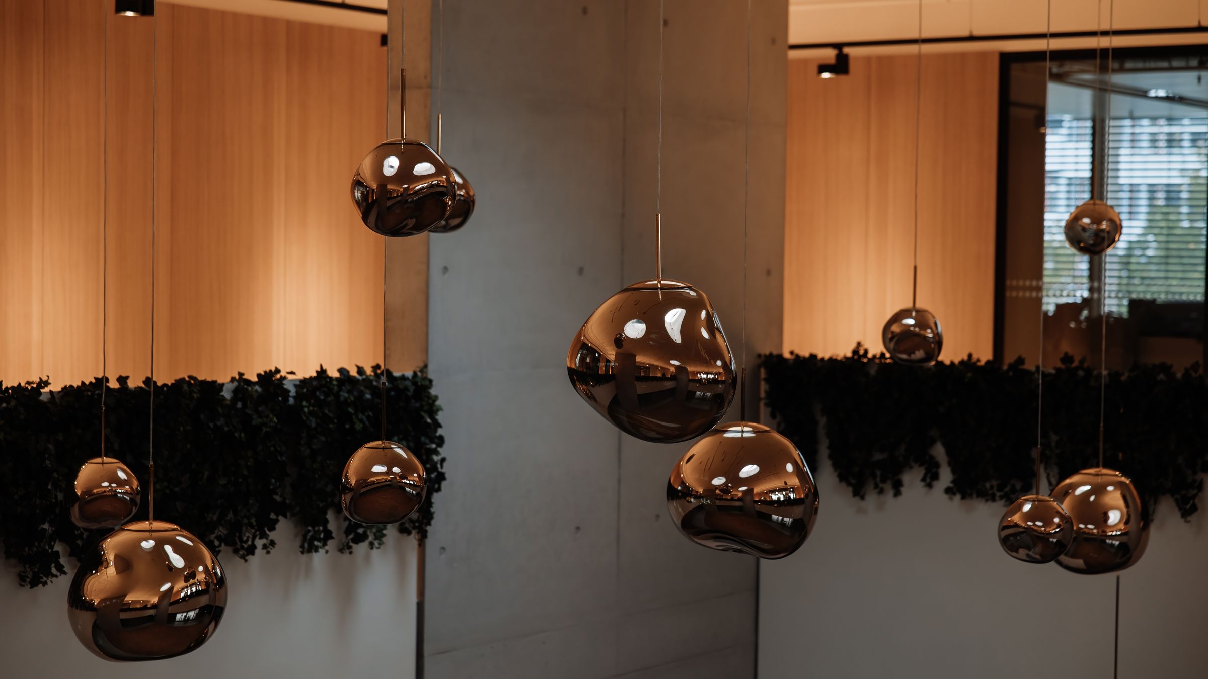 Suspensions en métal design — collection Lumiverra