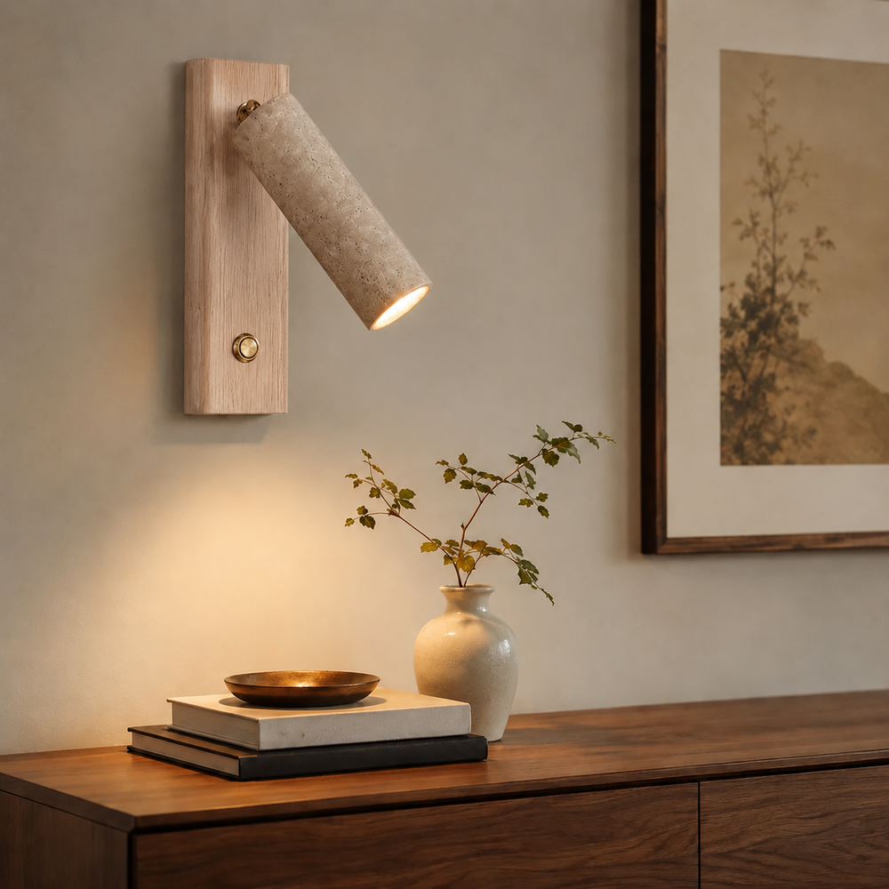Applique travertin et bois clair au-dessus d'une console #bois-clair