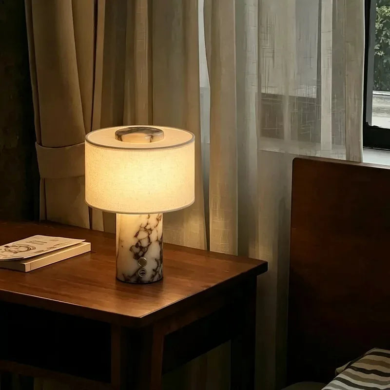 Lampe de chevet sans fil en travertin et lin, rechargeable USB-C