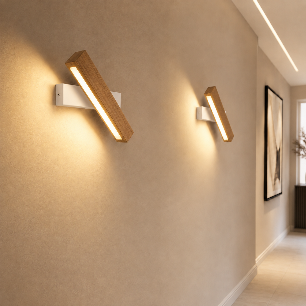 Deux appliques bois pivotantes alignées dans un couloir clair #blanc #31-cm