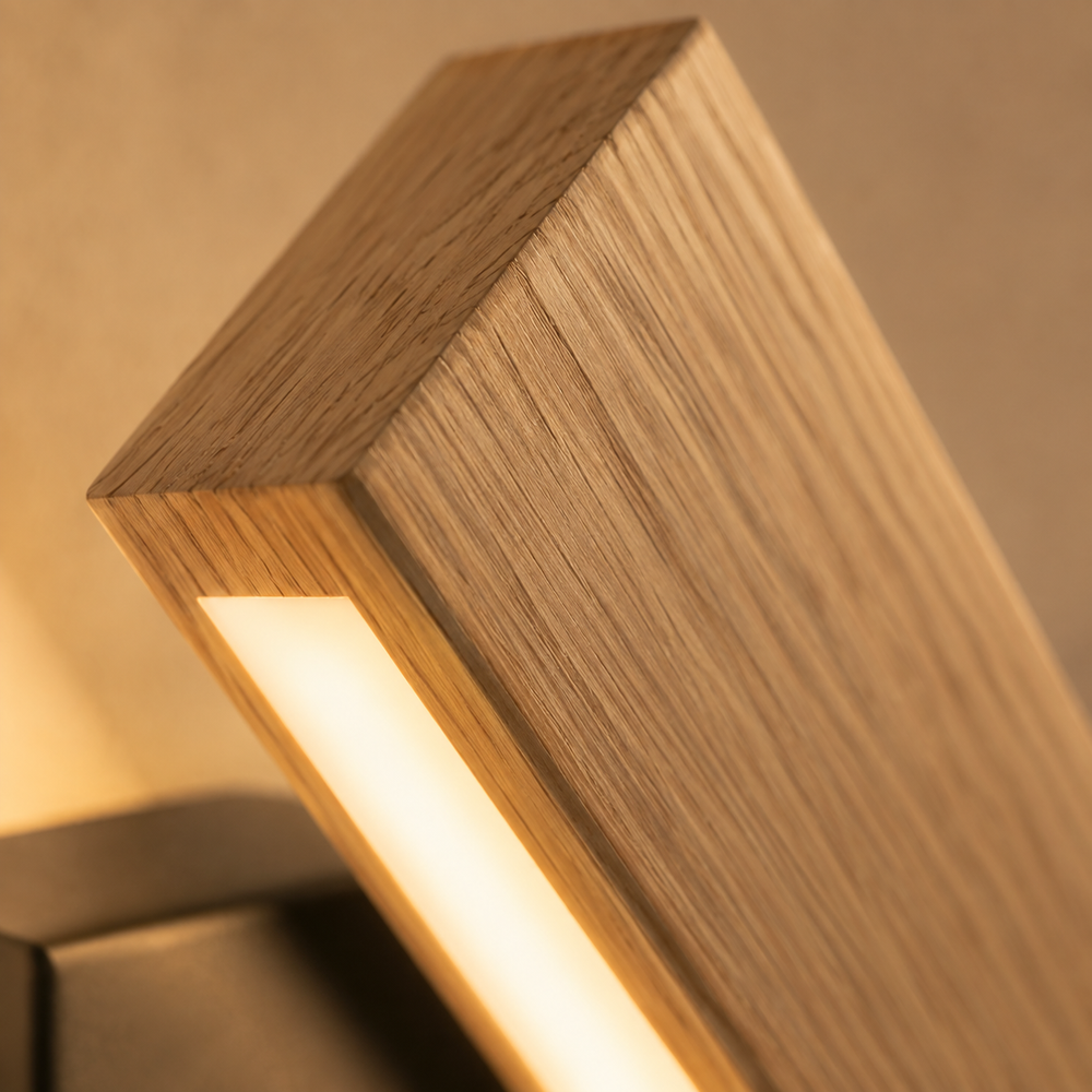 Zoom sur la barre en bois massif et le diffuseur acrylique allumé #noir #31-cm
