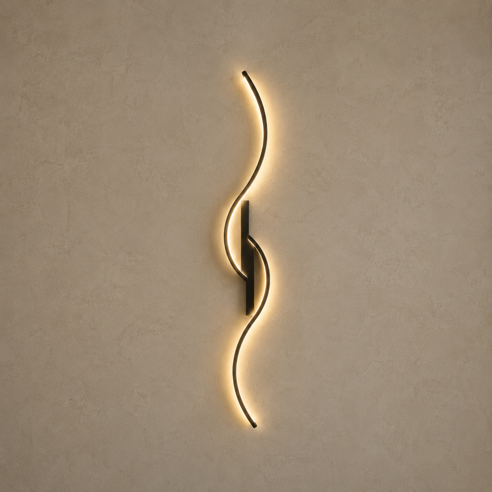 Applique LED ondulée noire 80 cm allumée, ligne lumineuse continue #80-cm #noir