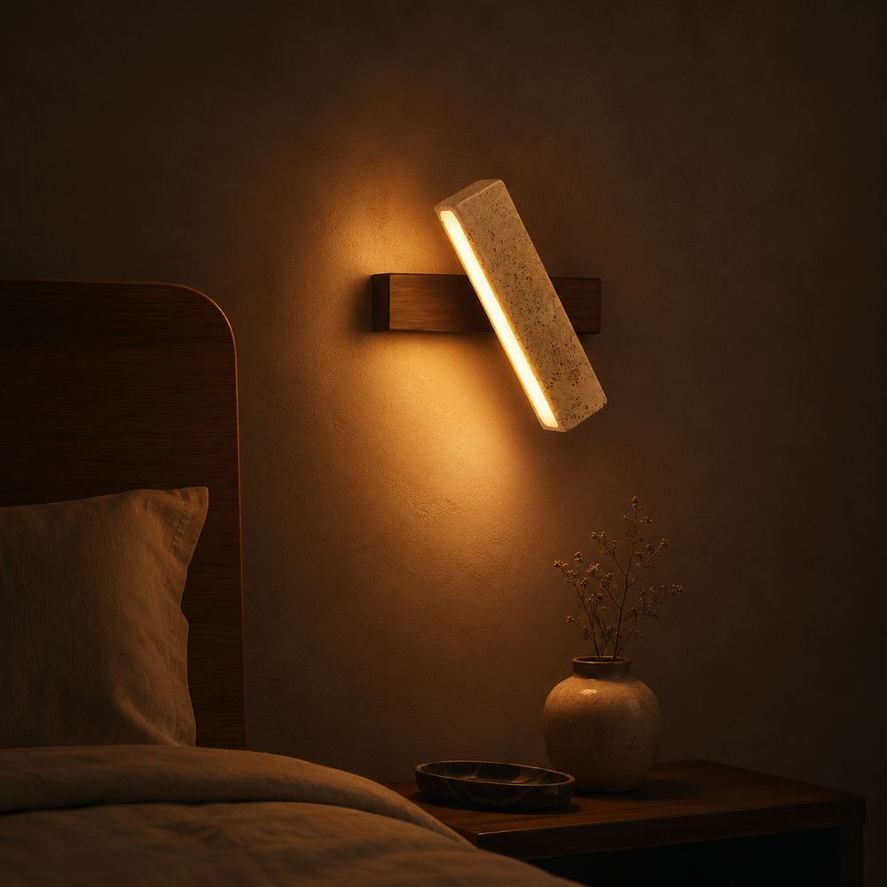 Applique en travertin et noyer la nuit, halo rasant blanc chaud #noyer