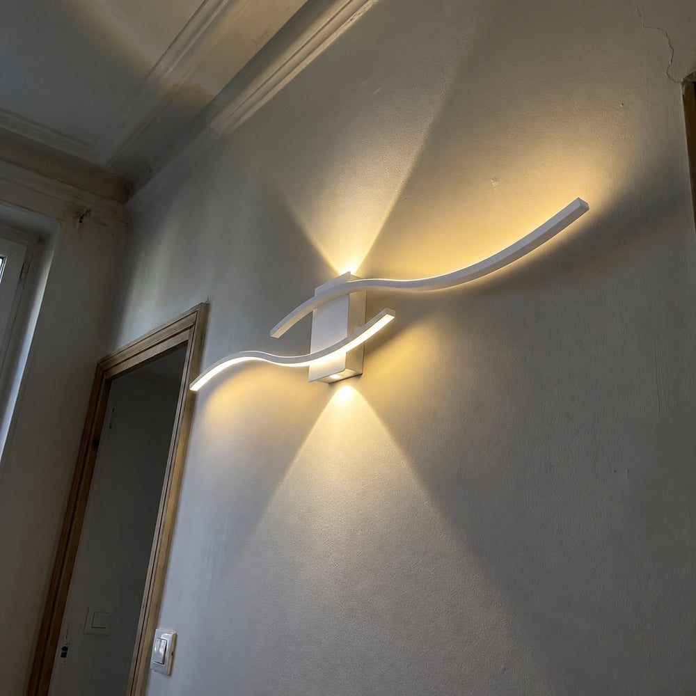Applique murale salon LED, design moderne et simple - applique vague blanche vue du dessous #blanc