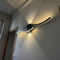 Applique murale salon LED, design moderne et simple - applique vague noire vue du dessous #noir