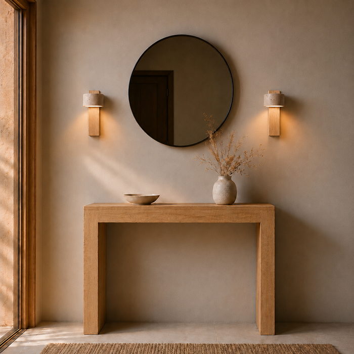 Deux appliques travertin et bois clair de part et d'autre d'un miroir d'entrée #bois-clair