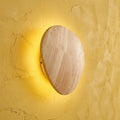 Applique murale chambre en bois, ronde, style nordique - bois ovale 01 mur jaune enduit #ovale