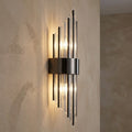 Applique cristal noire vue de côté, décollée du mur #noir-petit-modele