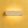 Applique murale salon en travertin, LED haut et bas - fond jaune carre reglette