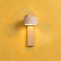Applique murale chambre travertin et noyer, tête orientable - fond jaune carre tete bois clair #bois-clair