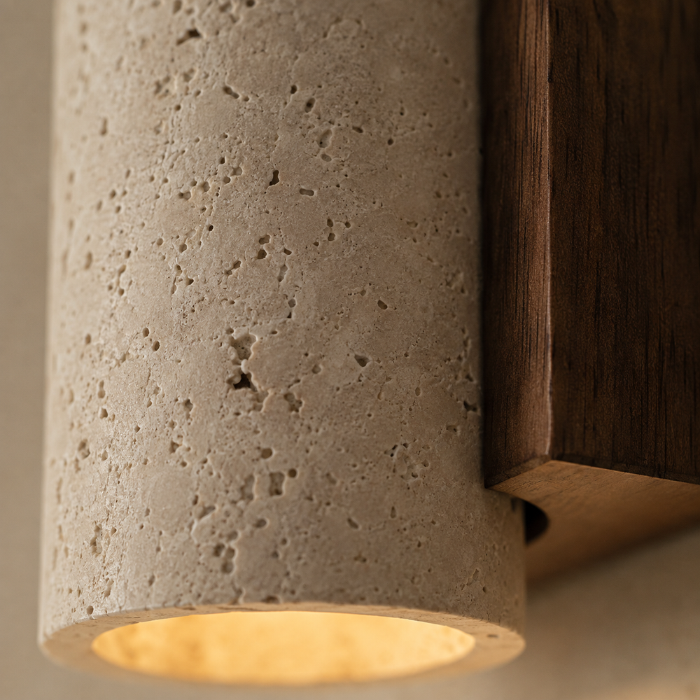 Zoom sur le travertin poreux et le support en noyer #16-cm