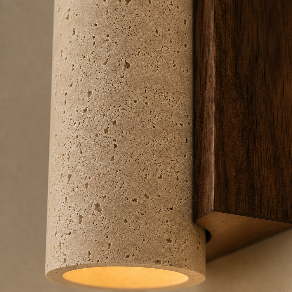 Zoom sur le travertin poreux et le support en noyer #32-cm