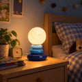Lampe à poser galets empilés en céramique bleue, globe effet lune #bleu