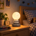 Lampe à poser galets empilés en céramique grise, globe effet lune #gris