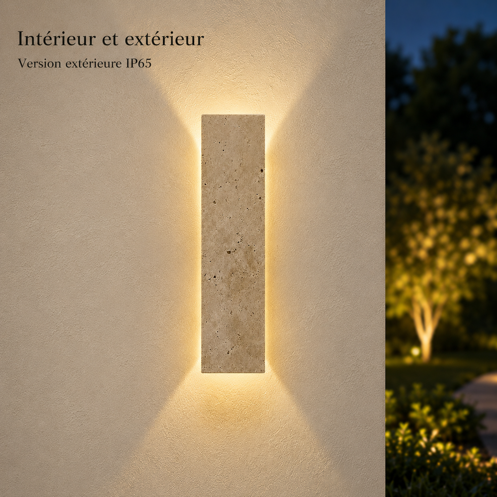 Applique en travertin 32 cm sur un mur de façade le soir, version extérieure IP65 #32-cm