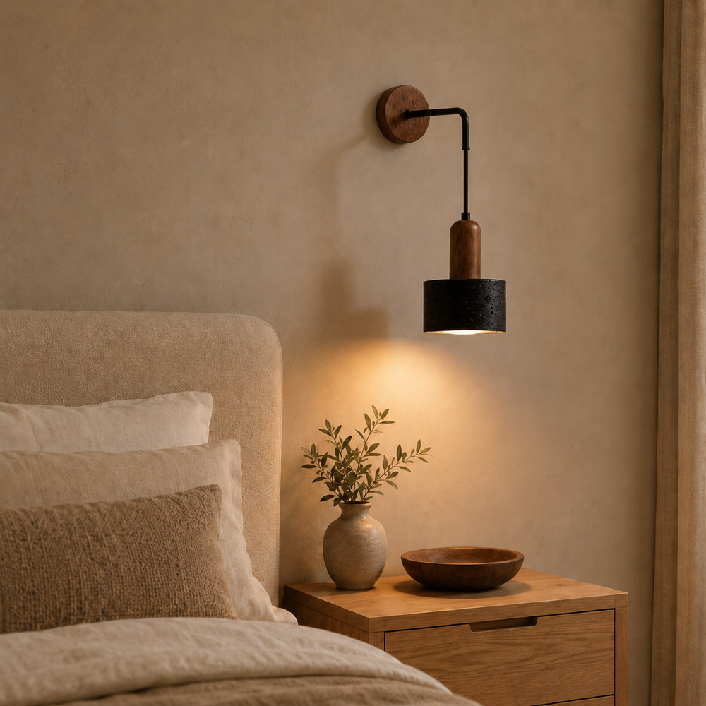 Applique en pierre noire au-dessus d'une table de chevet, lumière chaude #pierre-noire