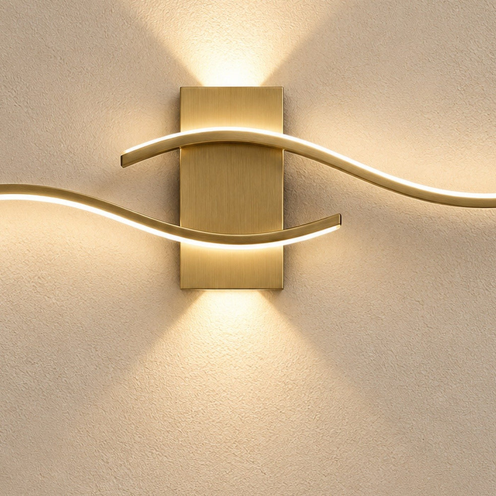 Applique murale salon LED, design moderne et simple - vague or 01 gros plan #or